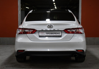 Подержанный автомобиль Toyota Camry Sedan 2019 года (6 фото)
