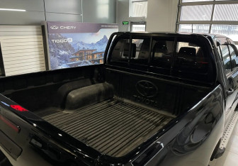 Подержанный автомобиль Toyota Hilux 2018 года (18 фото)