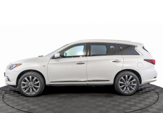 Подержанный автомобиль Infiniti QX60 2018 года (8 фото)