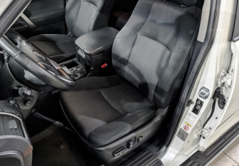 Подержанный автомобиль Toyota Land Cruiser Prado 2014 года (20 фото)