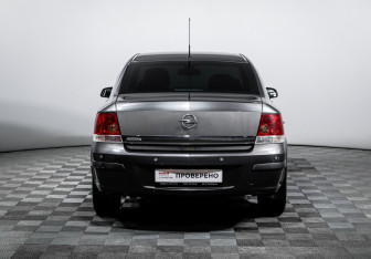 Подержанный автомобиль Opel Astra Sedan 2009 года (6 фото)