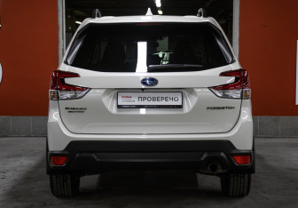 Подержанный автомобиль Subaru Forester Suv 2020 года (6 фото)