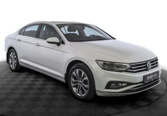 Подержанный автомобиль Volkswagen Passat Sedan 2021 года (3 фото)