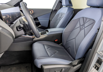 Подержанный автомобиль BMW X3 2025 года (21 фото)
