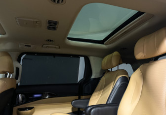 Подержанный автомобиль Kia Carnival 2021 года (16 фото)