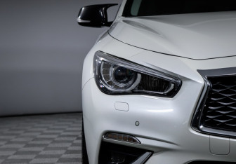 Подержанный автомобиль Infiniti Q50 2022 года (18 фото)
