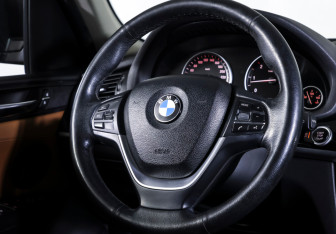 Подержанный автомобиль BMW X3 2017 года (13 фото)