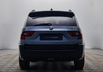 Подержанный автомобиль BMW X3 2005 года (4 фото)