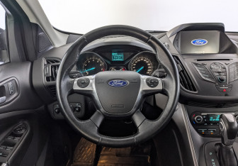 Подержанный автомобиль Ford Kuga 2016 года (22 фото)