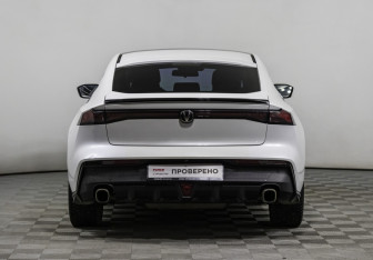 Подержанный автомобиль Changan UNI-V 2023 года (6 фото)