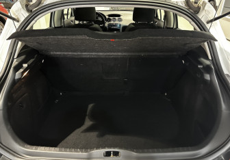 Подержанный автомобиль Peugeot 308 Hatchback 2012 года (17 фото)