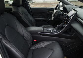 Подержанный автомобиль Toyota Avalon 2022 года (10 фото)