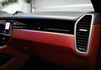 Подержанный автомобиль Porsche Cayenne 2021 года (25 фото)