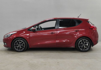Подержанный автомобиль Kia Ceed Hatchback 2013 года (8 фото)