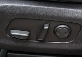 Подержанный автомобиль Kia Carnival 2023 года (14 фото)