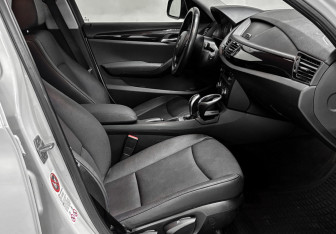 Подержанный автомобиль BMW X1 2012 года (7 фото)