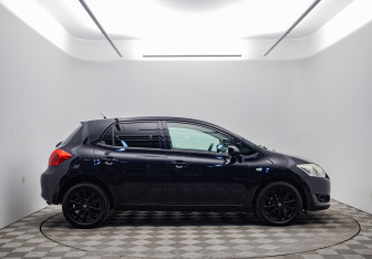 Подержанный автомобиль Toyota Auris Hatchback 2009 года (4 фото)