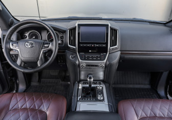 Подержанный автомобиль Toyota Land Cruiser Suv 2018 года (14 фото)