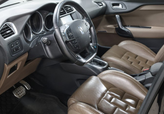 Подержанный автомобиль Citroen DS4 2012 года (15 фото)
