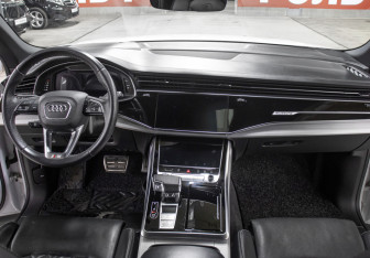 Подержанный автомобиль Audi Q8 2020 года (13 фото)