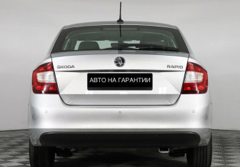 Подержанный автомобиль Skoda Rapid Liftback 2018 года (4 фото)