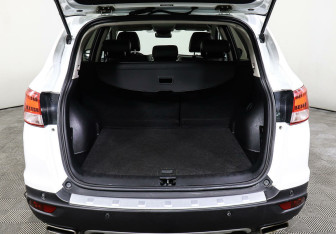 Подержанный автомобиль DongFeng AX7 2017 года (16 фото)