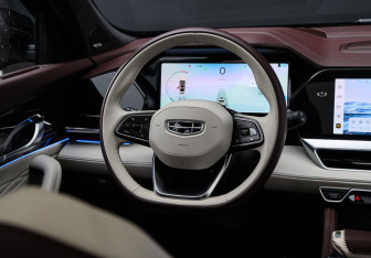 Подержанный автомобиль Geely Monjaro 2023 года (14 фото)