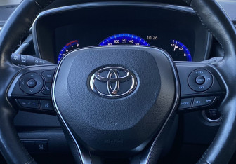 Подержанный автомобиль Toyota Corolla Sedan 2019 года (15 фото)