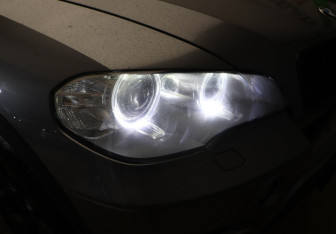 Подержанный автомобиль BMW X5 2012 года (27 фото)