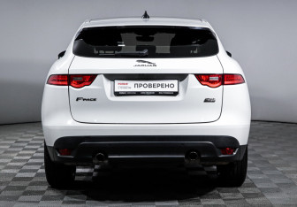 Подержанный автомобиль Jaguar F-Pace 2020 года (6 фото)