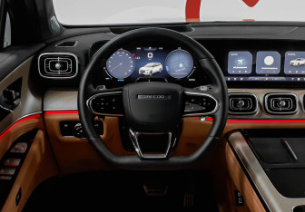 Подержанный автомобиль Jaecoo J8 2024 года (11 фото)