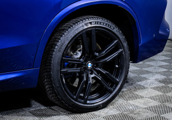 Подержанный автомобиль BMW X5 M 2021 года (15 фото)