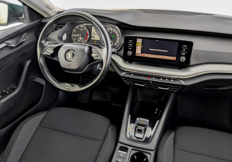 Подержанный автомобиль Skoda Octavia Liftback 2021 года (29 фото)