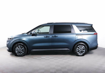 Подержанный автомобиль Kia Carnival 2021 года (3 фото)