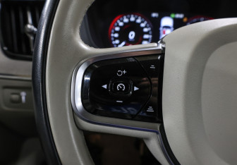 Подержанный автомобиль Volvo XC60 2018 года (21 фото)
