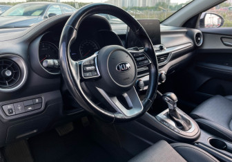 Подержанный автомобиль Kia K3 Sedan 2019 года (13 фото)
