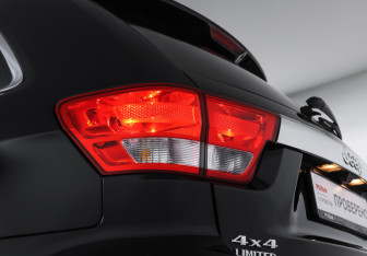 Подержанный автомобиль Jeep Grand Cherokee 2012 года (20 фото)