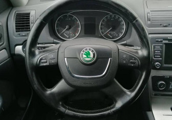 Подержанный автомобиль Skoda Octavia Liftback 2013 года (12 фото)