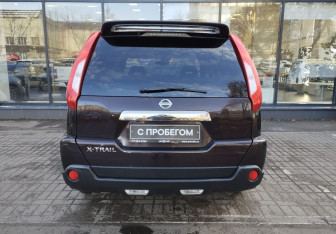 Подержанный автомобиль Nissan X-Trail 2013 года (7 фото)