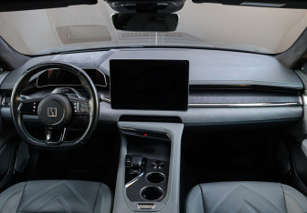 Подержанный автомобиль Zeekr 001 2022 года (15 фото)