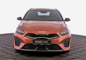 Подержанный автомобиль Kia Ceed Wagon 2021 года (2 фото)