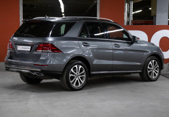 Подержанный автомобиль Mercedes-Benz GLE 2017 года (5 фото)