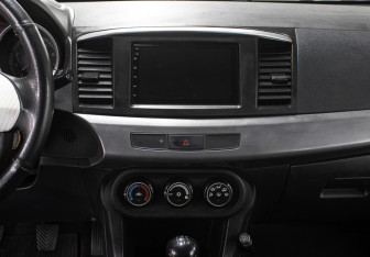 Подержанный автомобиль Mitsubishi Lancer Sedan 2007 года (15 фото)