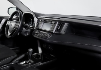 Подержанный автомобиль Toyota RAV4 2015 года (9 фото)