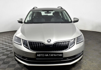 Подержанный автомобиль Skoda Octavia Wagon 2017 года (2 фото)