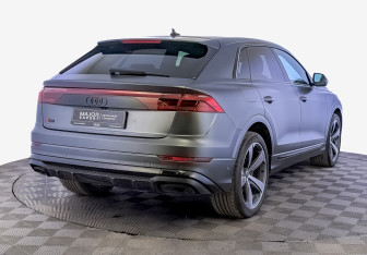 Подержанный автомобиль Audi Q8 2023 года (5 фото)