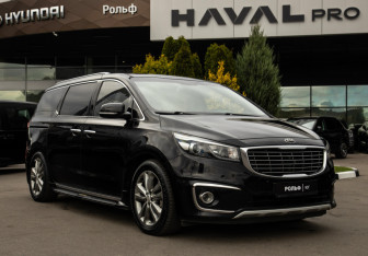 Подержанный автомобиль Kia Carnival 2017 года (2 фото)