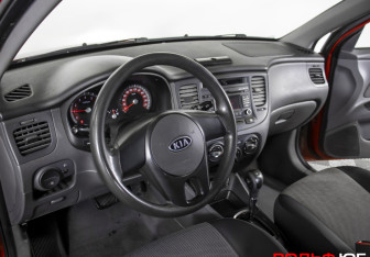 Подержанный автомобиль Kia Rio Hatchback 2011 года (9 фото)