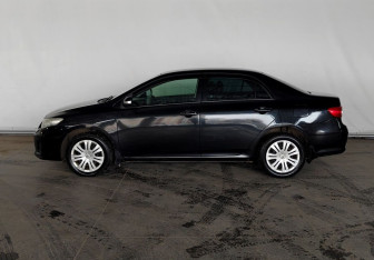 Подержанный автомобиль Toyota Corolla Sedan 2010 года (7 фото)