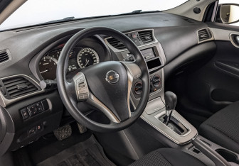 Подержанный автомобиль Nissan Tiida Hatchback 2015 года (15 фото)